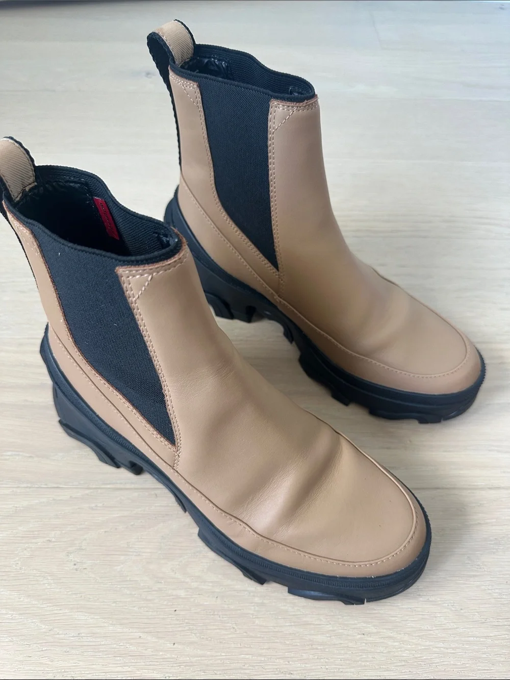 Sorel women’s Brex Waterproof platform Chelsea Boots Tan and Black 8.5